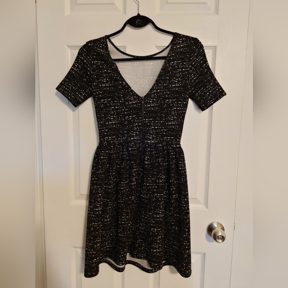 Black and white mini dress Bar III size small - Picture 2 of 3